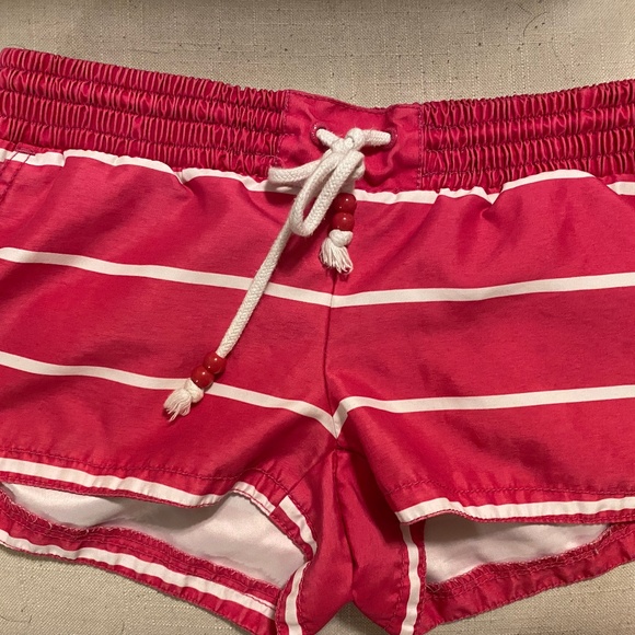 Aeropostale pink and white shorts - Picture 1 of 3
